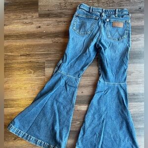 Wrangler High Rise Flare Blue Jean - Size 28x32